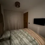 Apartman & *