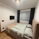 & Apartman *